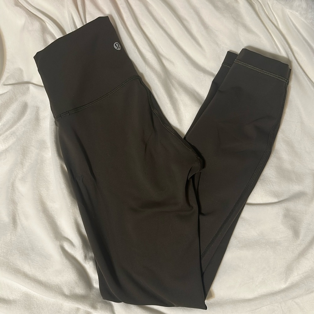 green lululemon wunder under leggings